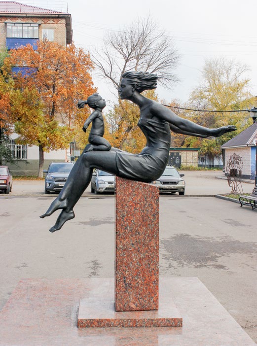Памятник «Мама и дочь» в Стерлитамаке