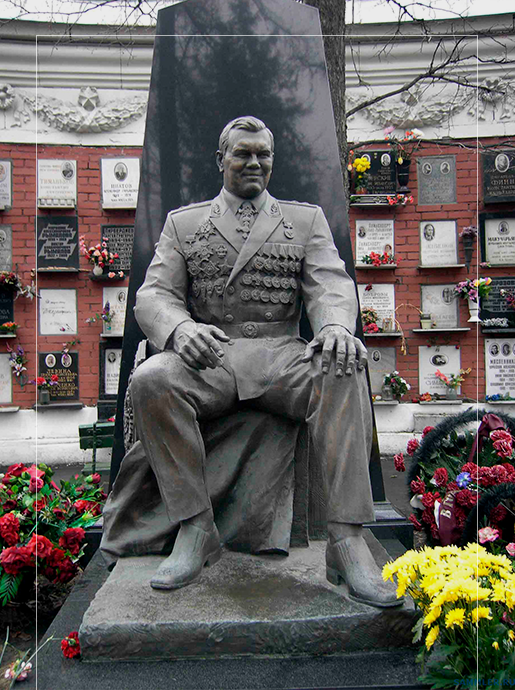 Мемориальная скульптура могилу.  Скульптура на памятник