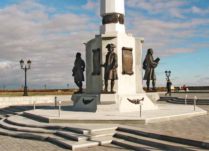 Памятник Великим Сибирским Экспедициям в Ханты-Мансийске