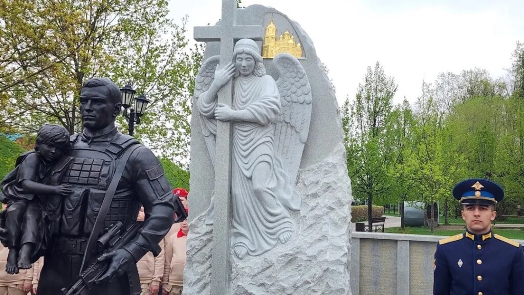 В пятницу, 8 мая в центре Дмитрова, рядом с Вечным огнем на Загорской улице, состоялось торжественное открытие памятника, посвященного героям специальной военной операции